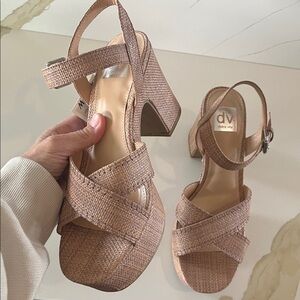 NWT DV Dolce Vita Mayda Tan Rattan Platform Block Heel Sandals Two Strap 3” 8.5